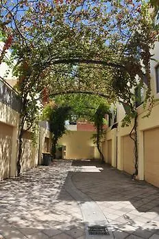 **** Hotel Rnr Apartments Adelaide Australia