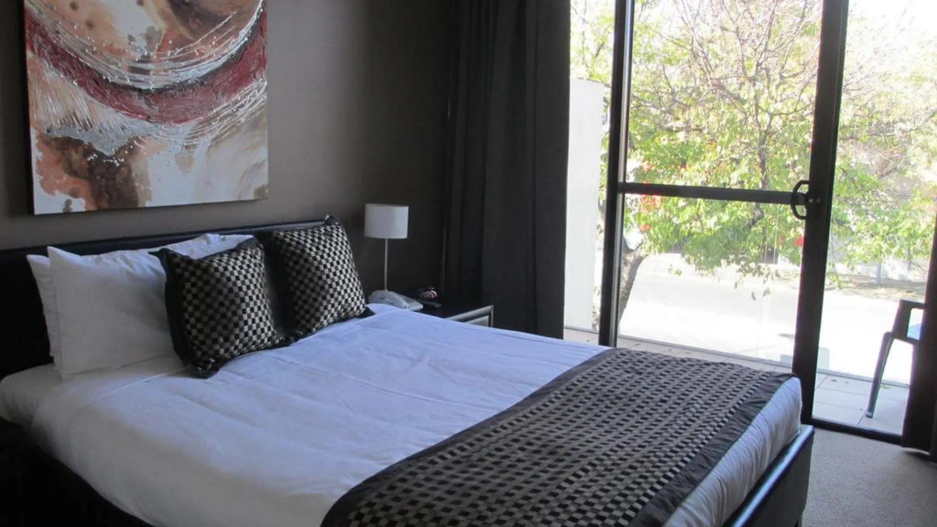 Rnr Apartments Adelaide Hotel