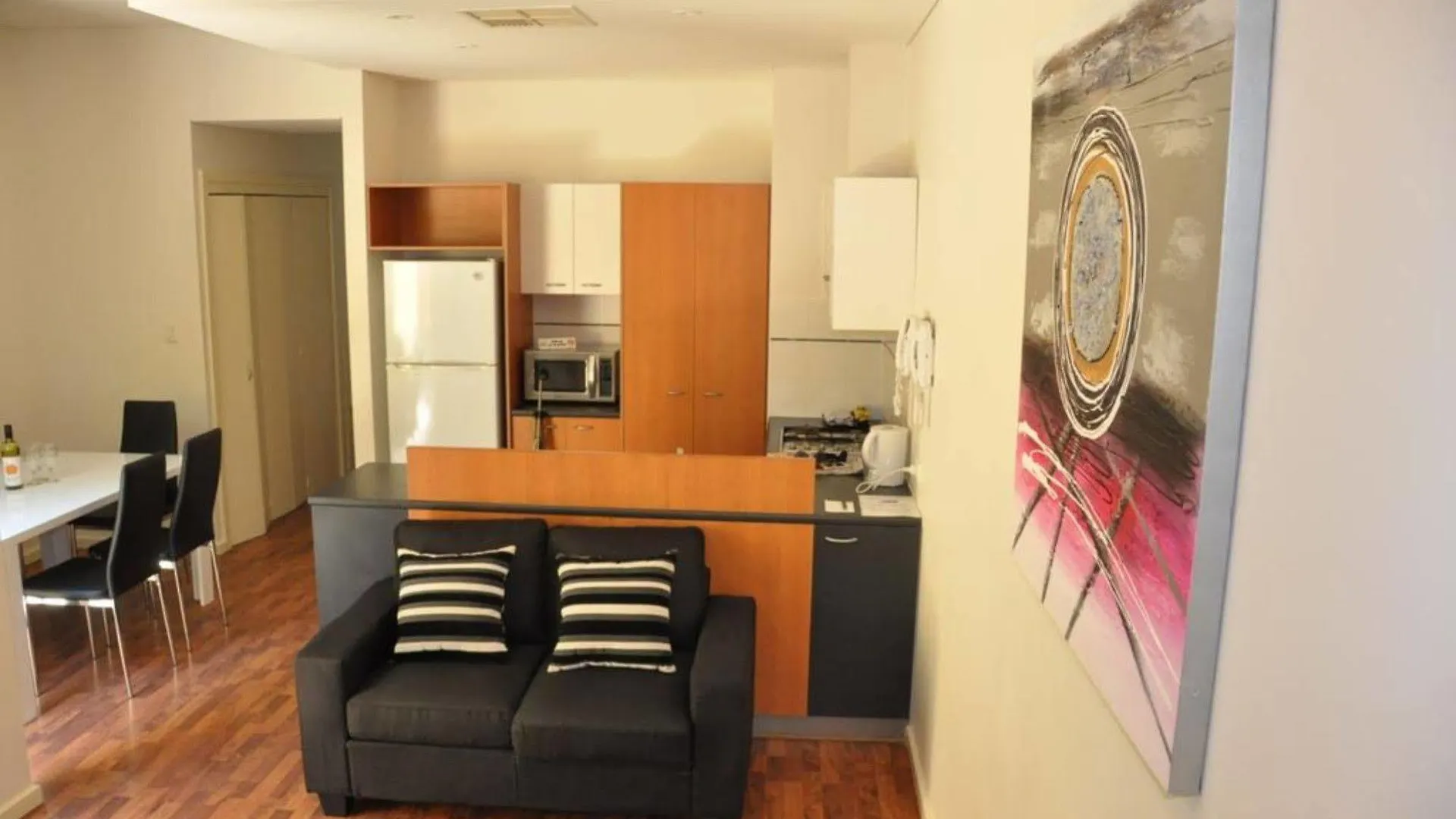 Rnr Apartments Adelaide Hotel