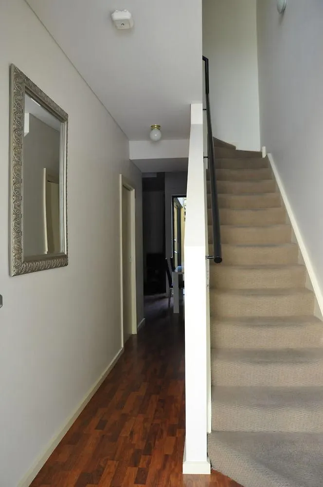 Rnr Apartments אדלייד מלון